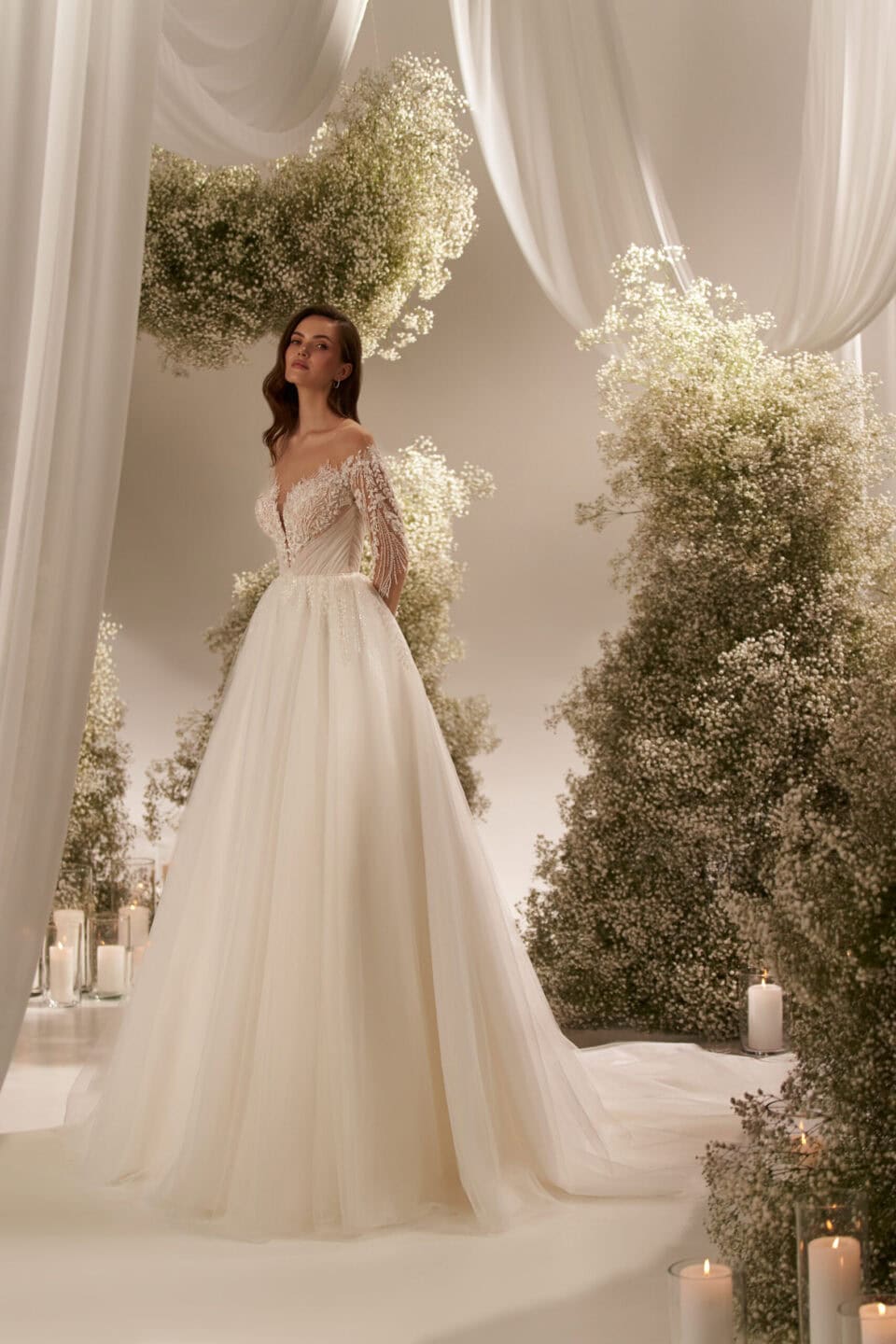 rochie de mireasa cu corset din dantela brodata