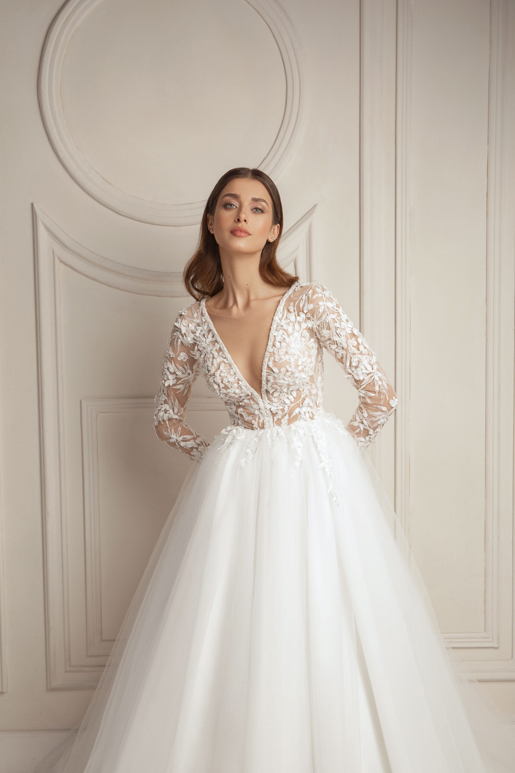 rochie de mireasa din tull brodata cu dantela florala - amber