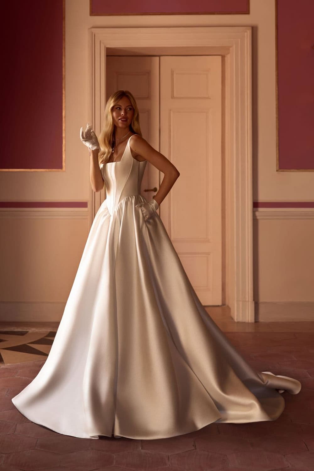 rochie de mireasa simpla minimalista din mikado