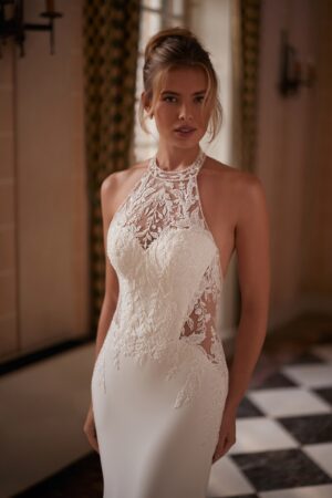 decolteu halter cu broderie florala si insertii transparente - cintella