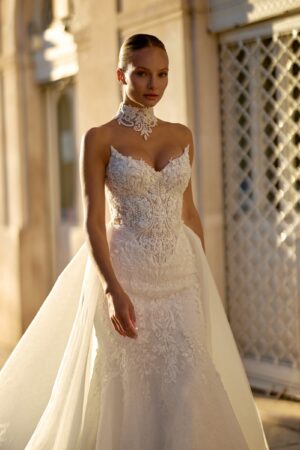 detalii couture pe corset si decolteu accesorizat cu broderie fina - melissa