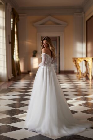 fusta ampla din tulle cu trena fluida si detalii delicate pe corset - harmony