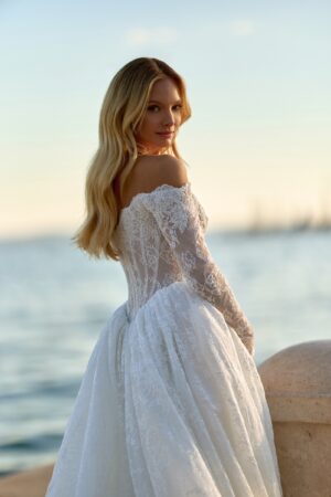 maneci lungi din dantela si corset transparent cu detalii florale - scarlet