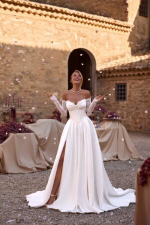 rochie de mireasa a-line cu corset în v si maneci din dantela – ignatia