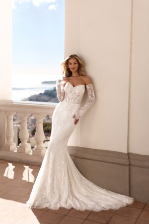 silueta sirena cu stralucire fina si trena eleganta - talinia