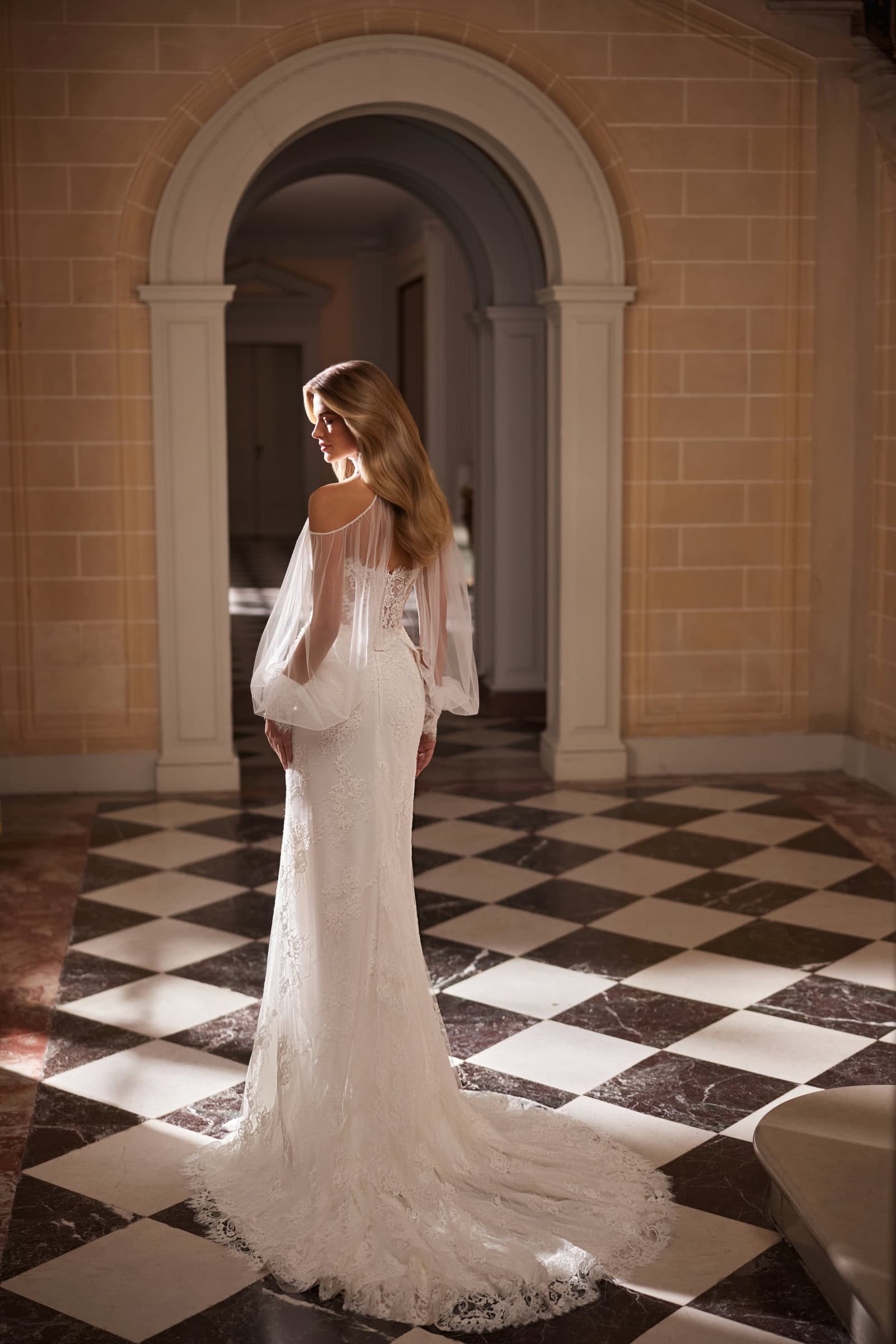 spate delicat cu bolero din tulle si trena din dantela - vestira
