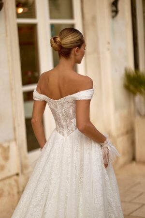 spate elegant cu linie pe umeri si corset din dantela fina - dacota